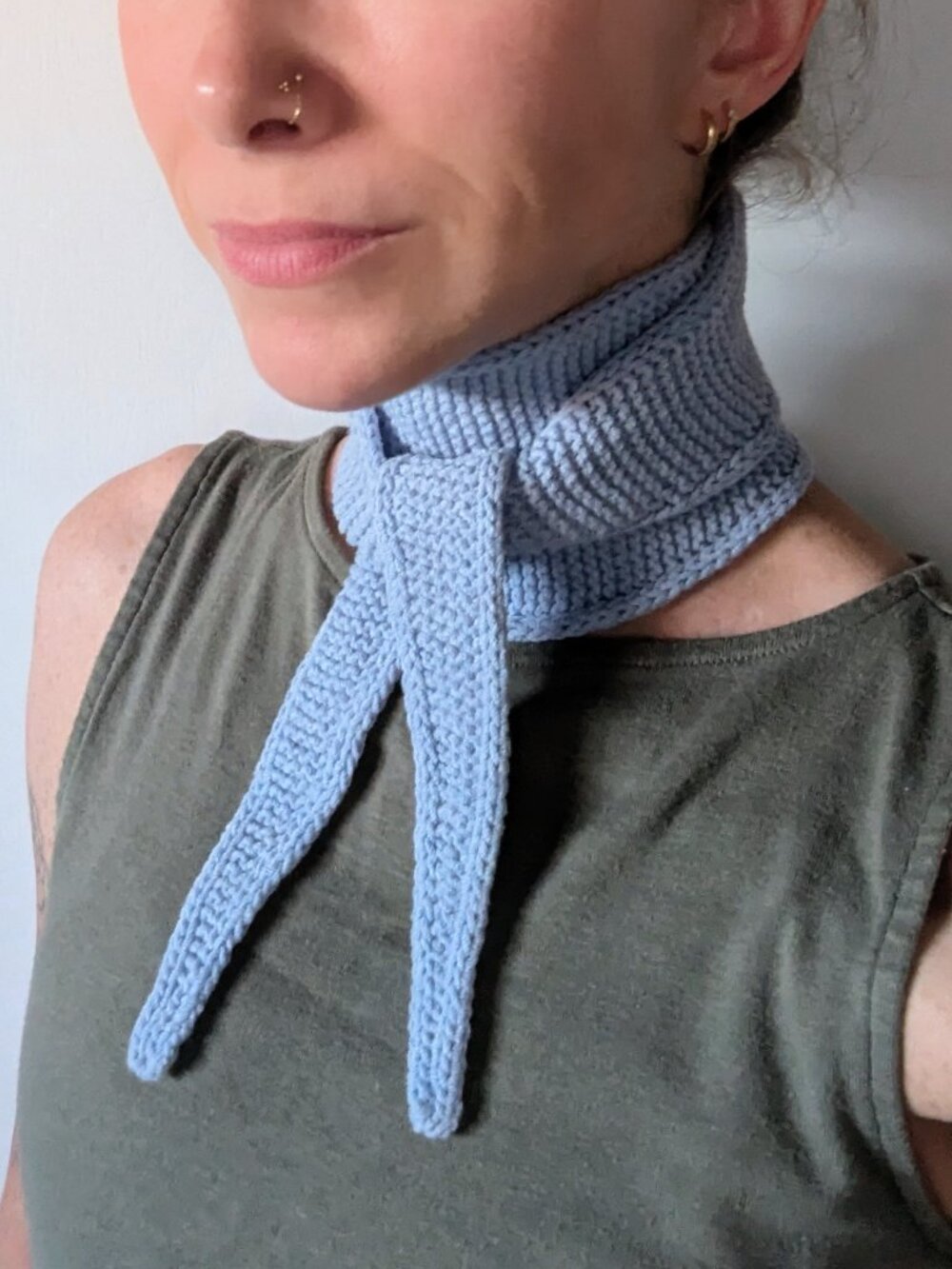 Hand Knit Sophie Scarf Skinny Wrap Neckerchief Bandana Periwinkle Sky Baby Blue - Picture 3 of 12